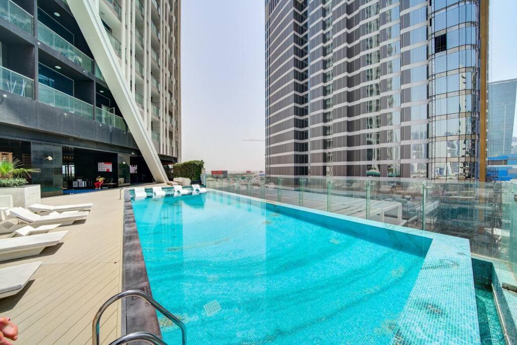 Lovely In Business Bay Apartment *